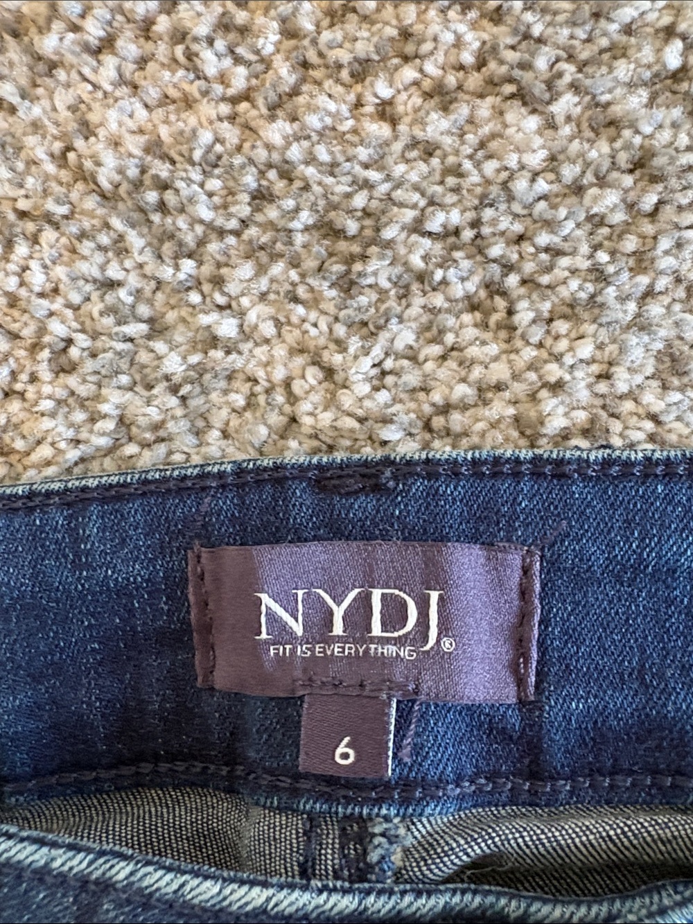 NYDJ Marilyn Straight Leg Jeans in Dark Blue Wash size 6 - Picture 2 of 6
